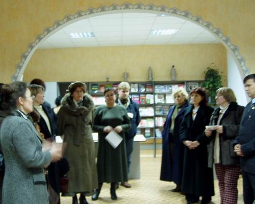 Гости из Ассоциации деловых библиотек открывают компьютерную библиотеку в г. Мариинский Посад
