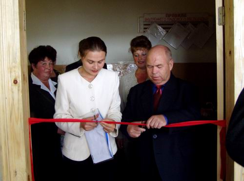 Открывают обновленную библиотеку зам.министра культуры ЧР Лизакова Р.М. и глава администрации Порецкого района